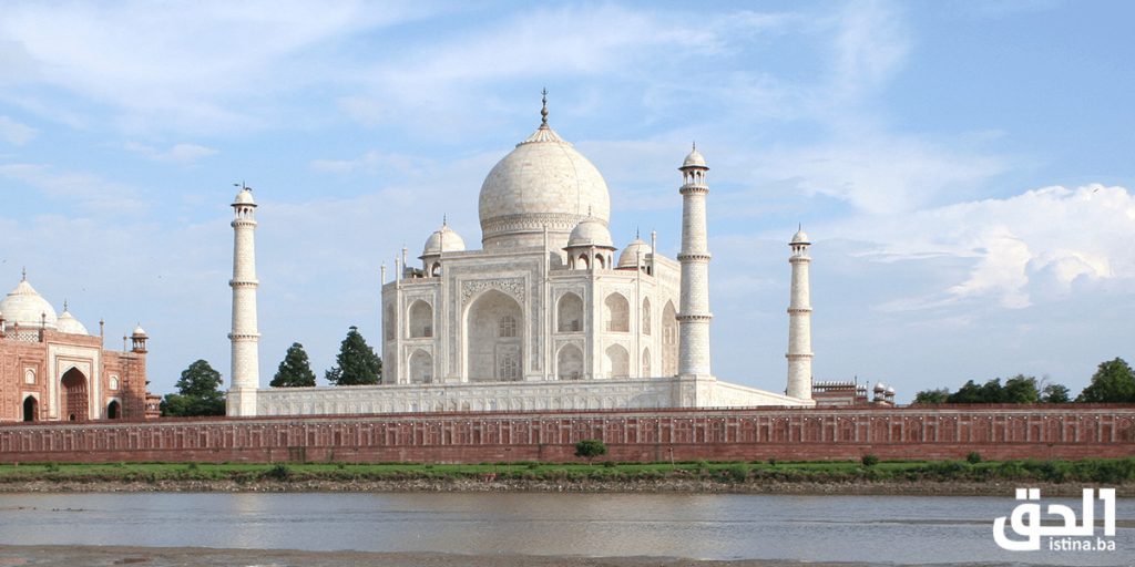 Taj_Mahal-10_(cropped)