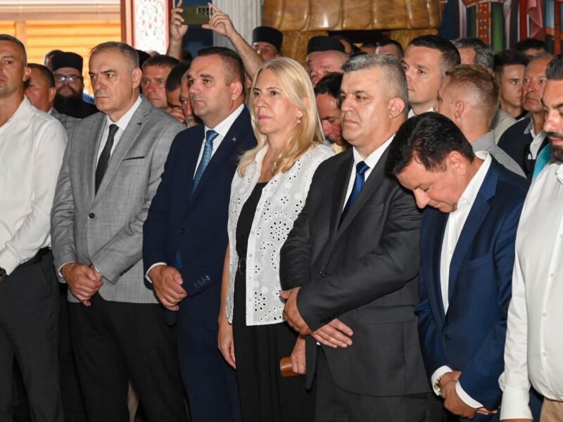Mitropolit Fotije osveštao temelje Doma kralja Dragutina u Tesliću, prisustvovala Željka Cvijanović