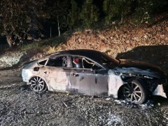 Goražde: Zapaljen auto poslaniku, u kući mu spavala majka