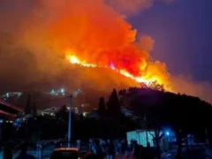 Vatrena stihija ne jenjava kod Herceg Novog: Treći dan gori iznad Bijele i Baošića, evakuisani mještani