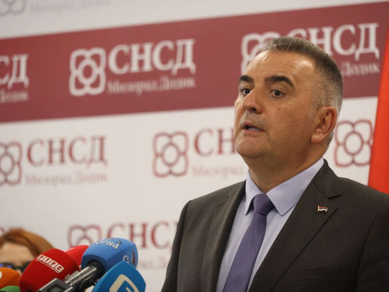 Vlada Srpske daje 100 i 150 KM đacima i studentima za školski pribor
