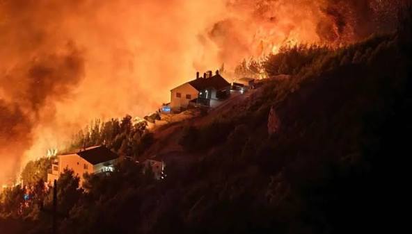 Crna Gora večeras mirnija noć: Požari kod Herceg Novog i Ulcinja pod kontrolom, pomagali i vatrogasci iz Trebinja