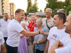 STANIVUKOVIĆ STIGAO KAMPEROM U DOBOJ: POPULISTIČKE OPTUŽBE NA RAČUN VLASTI, OBEĆANJA O KULTURNOM PREPORODU