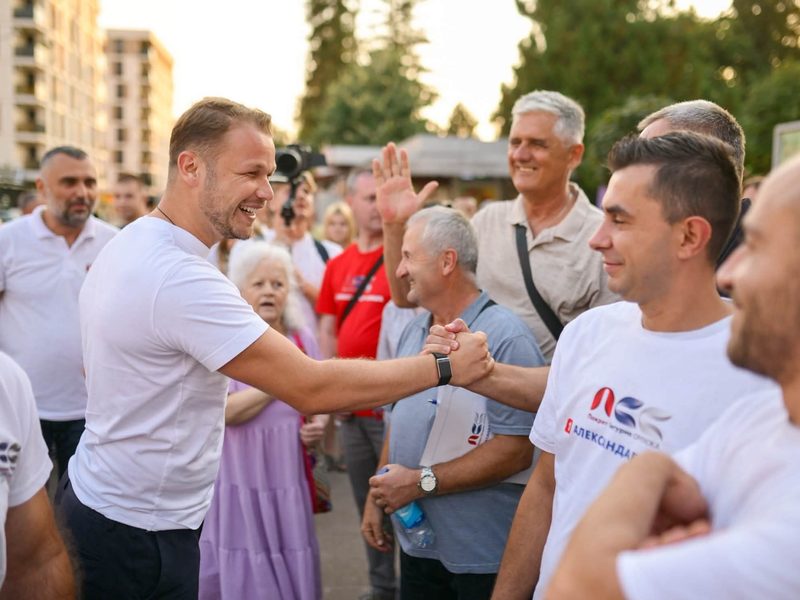 STANIVUKOVIĆ STIGAO KAMPEROM U DOBOJ: POPULISTIČKE OPTUŽBE NA RAČUN VLASTI, OBEĆANJA O KULTURNOM PREPORODU