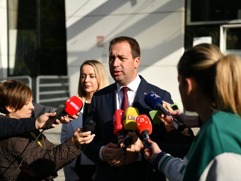 Selak predstavio projekat „24 sata“: Cilj je da građani sudska dokumenta dobijaju brže