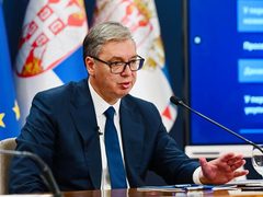 Vučić objavio: Plate u javnom sektoru rastu za 8%, penzije od 1. decembra