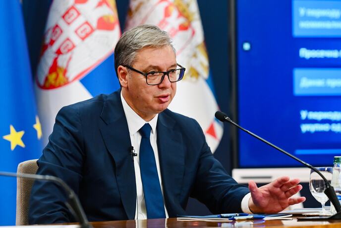 Vučić objavio: Plate u javnom sektoru rastu za 8%, penzije od 1. decembra