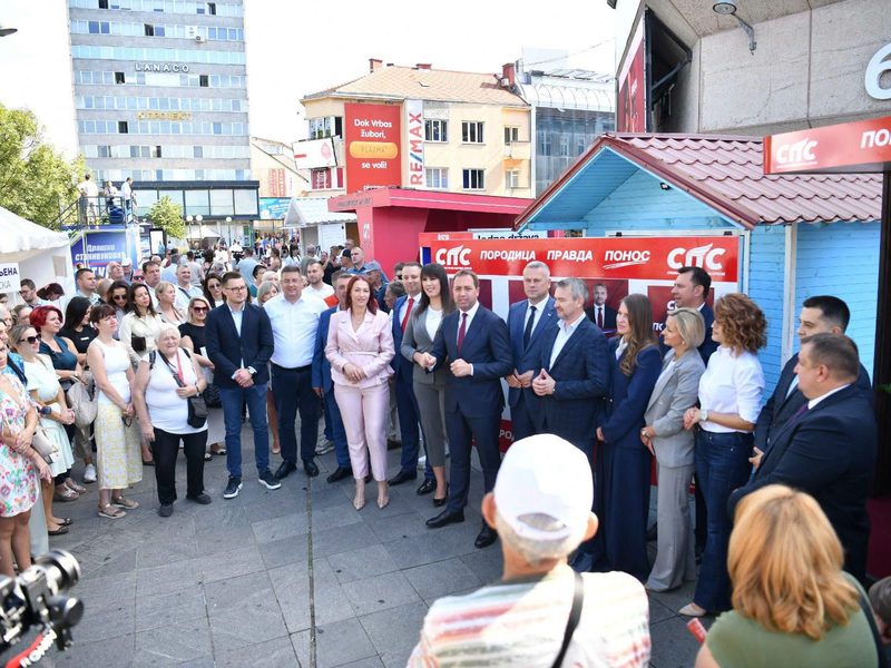 Porodica, pravda, ponos: Selak zalijepio prvi plakat SPSa