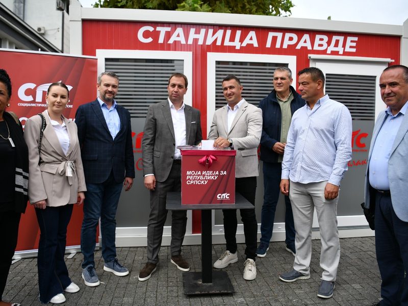 Goran Selak razgovarao sa Prijedorčanima u okviru „Stanice pravde“